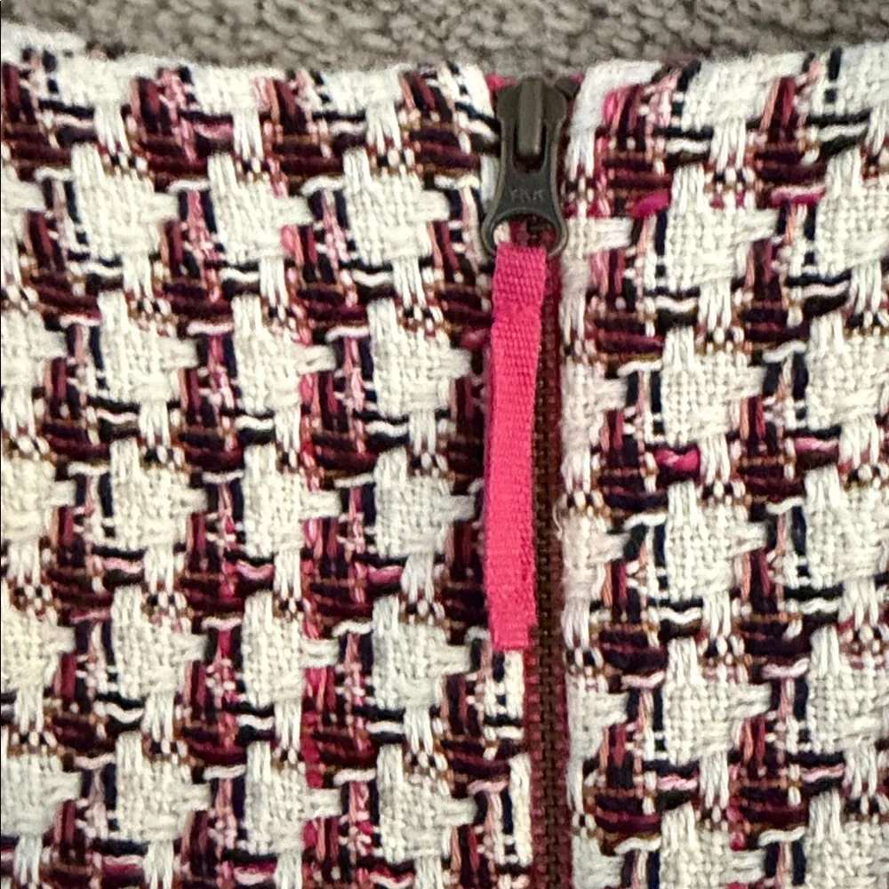 Maeve Anthropologie Houndstooth Tweed Flared Mini Skirt in Ivory and Pink